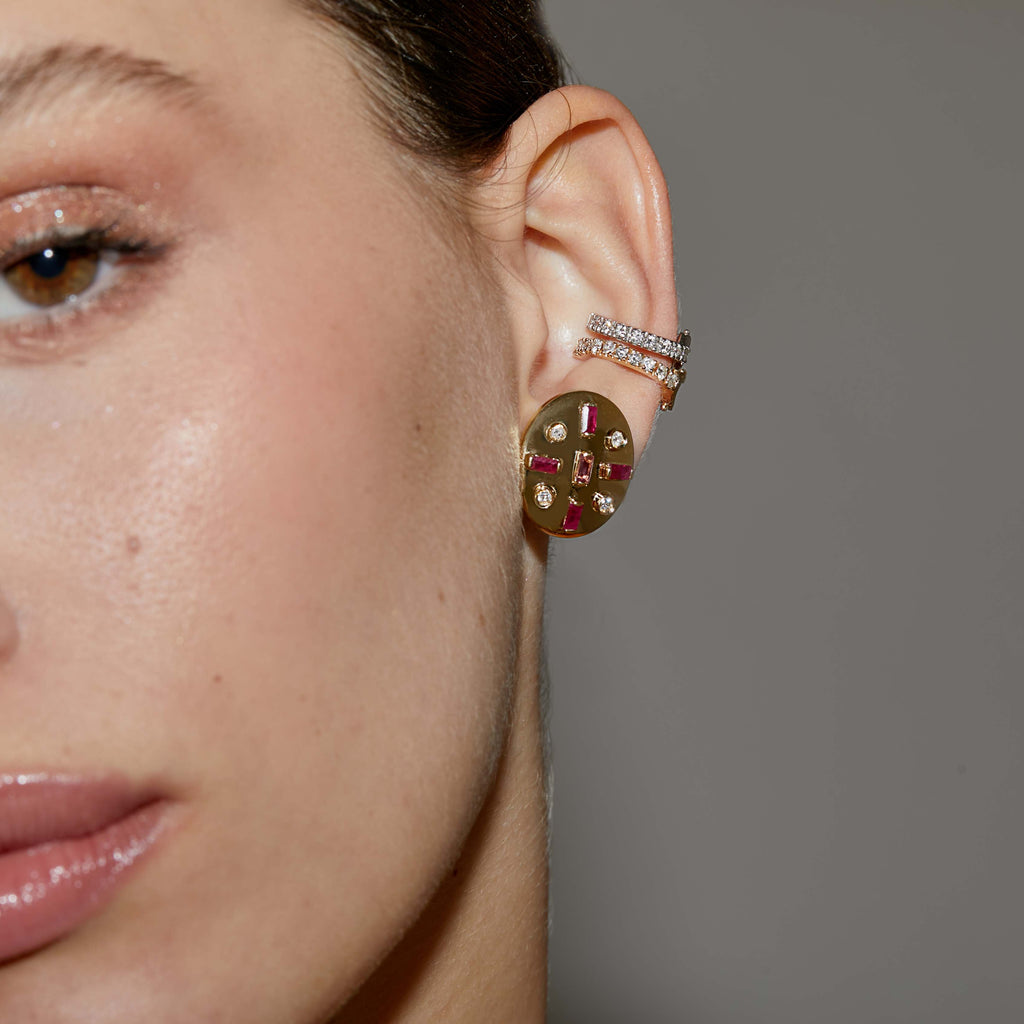 BRINCO OVAL COM TURMALINA ROSA, RUBI E DIAMANTES