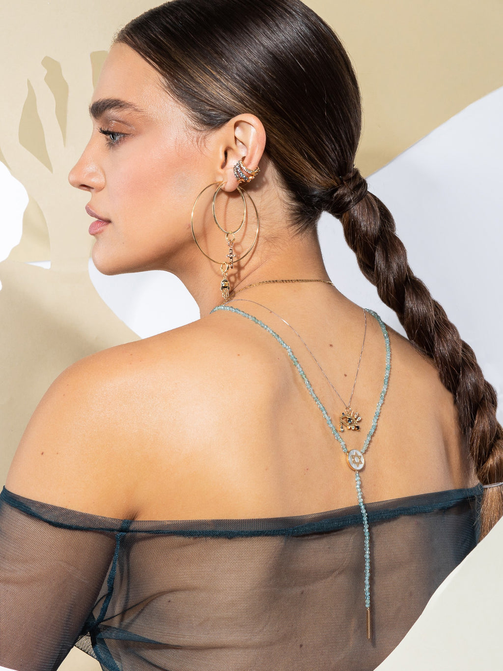 COLAR GRAVATINHA DE APATITA E MADREPÉROLA