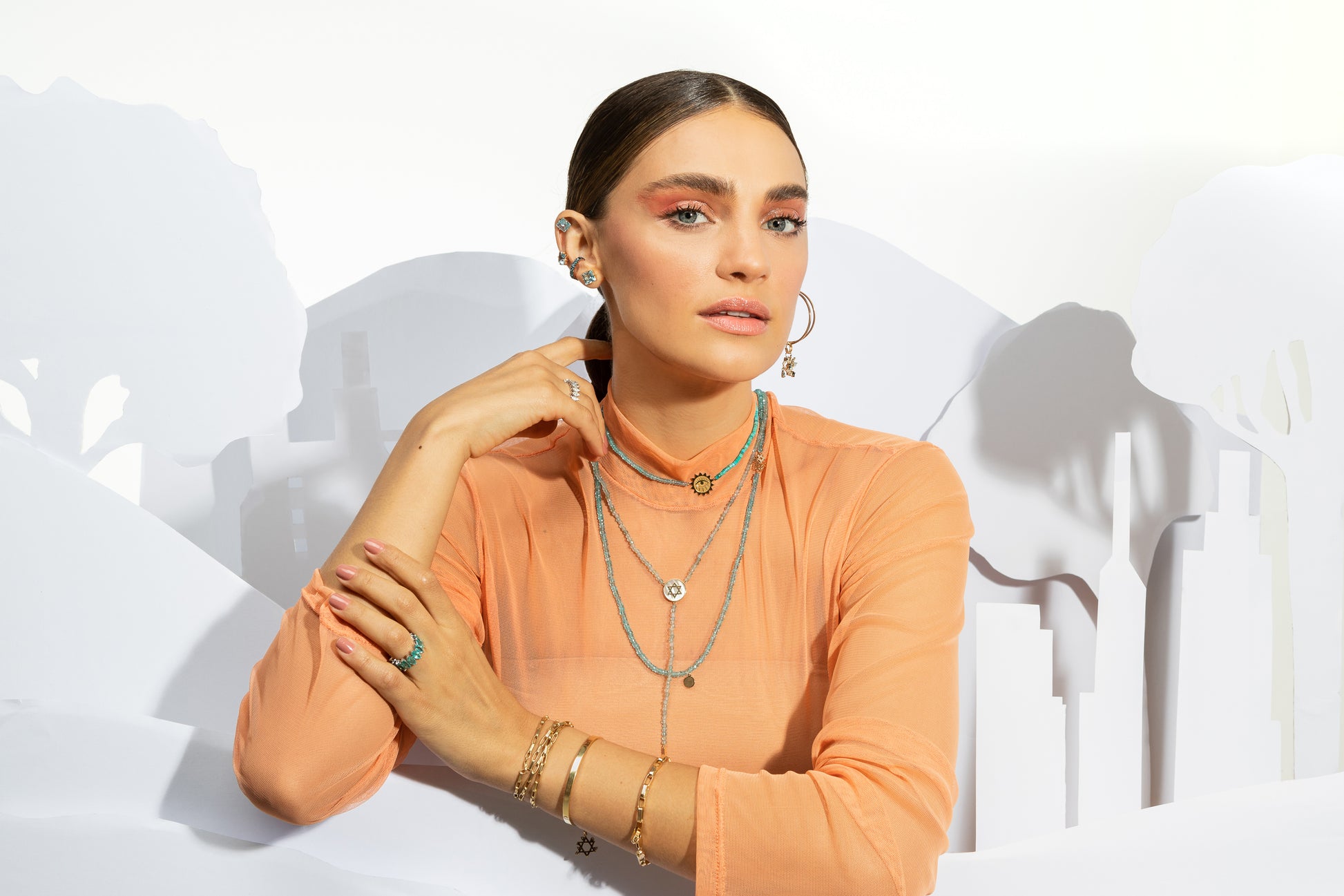 COLAR GRAVATINHA DE APATITA E MADREPÉROLA