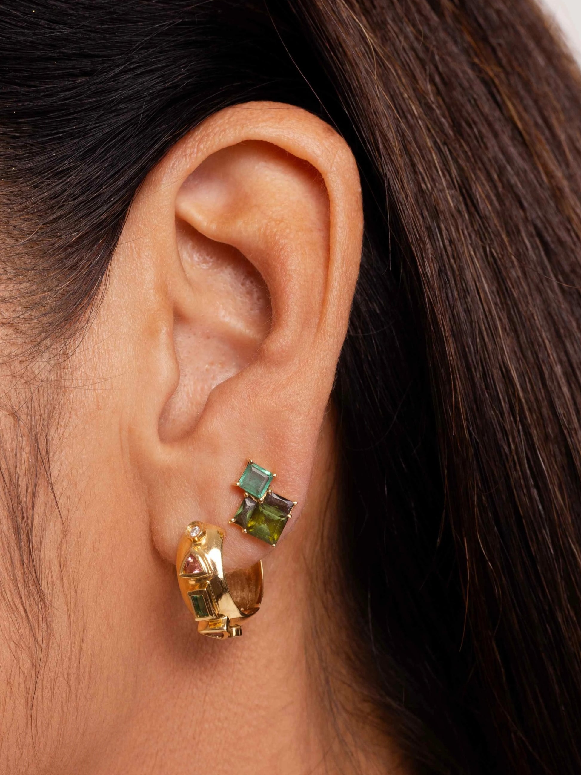 BRINCO ARGOLA COM TURMALINA ROSA, ESMERALDA E DIAMANTE