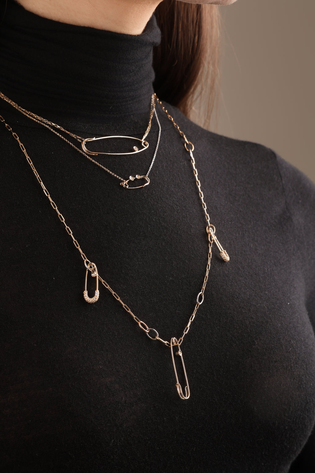 COLAR ALFINETE E DIAMANTE