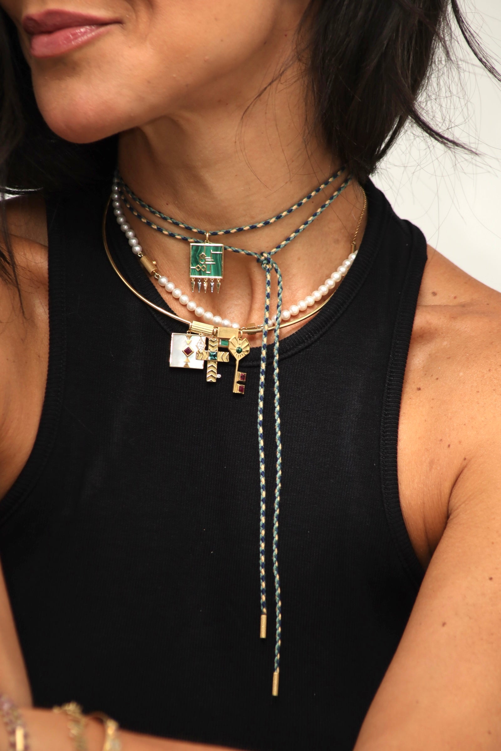 COLAR FIO CORDA COM PONTEIRAS