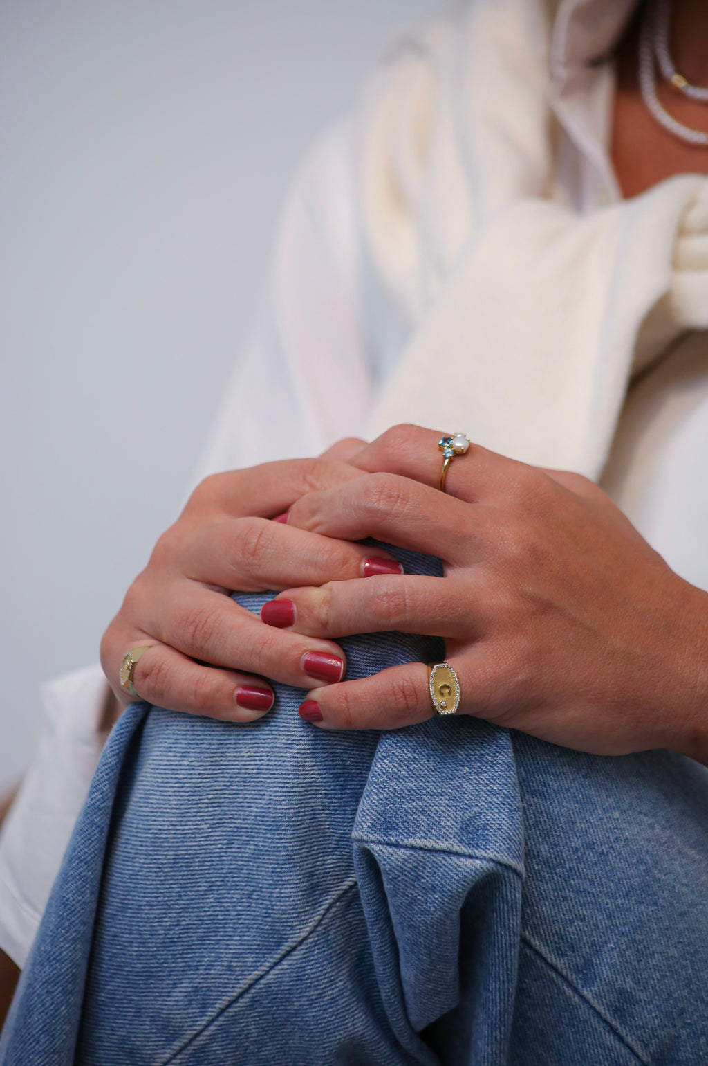 ANEL DEDINHO COM DIAMANTES E INICIAL