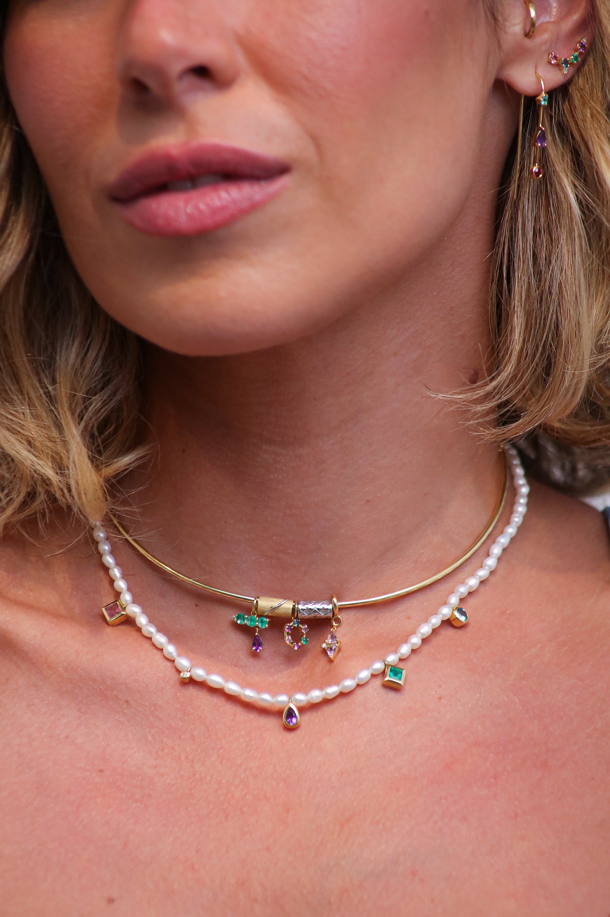 PINGENTE COM ESMERALDA, DIAMANTE E AMETISTA