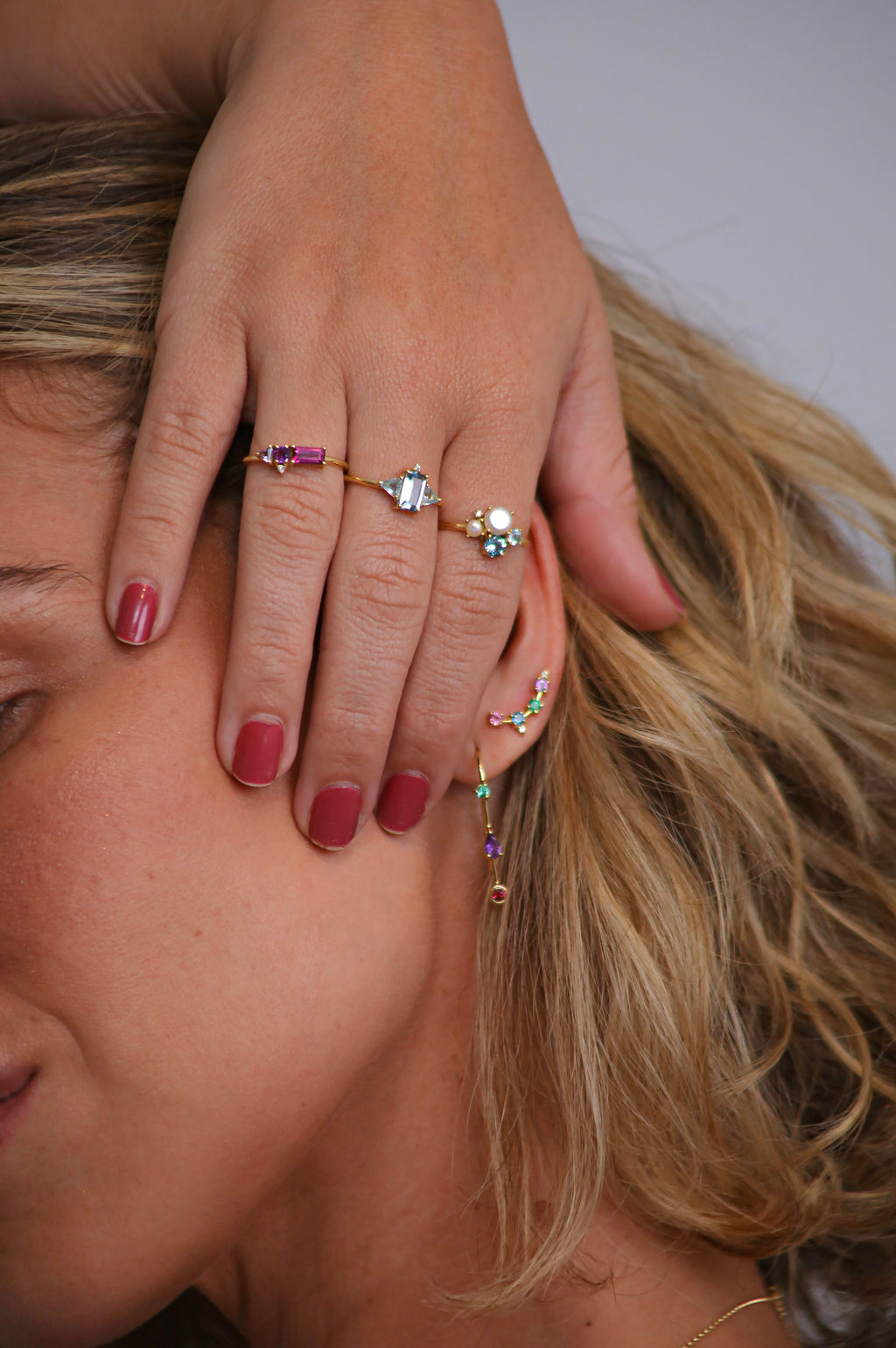 ANEL COM AMETISTA, RUBI E DIAMANTE