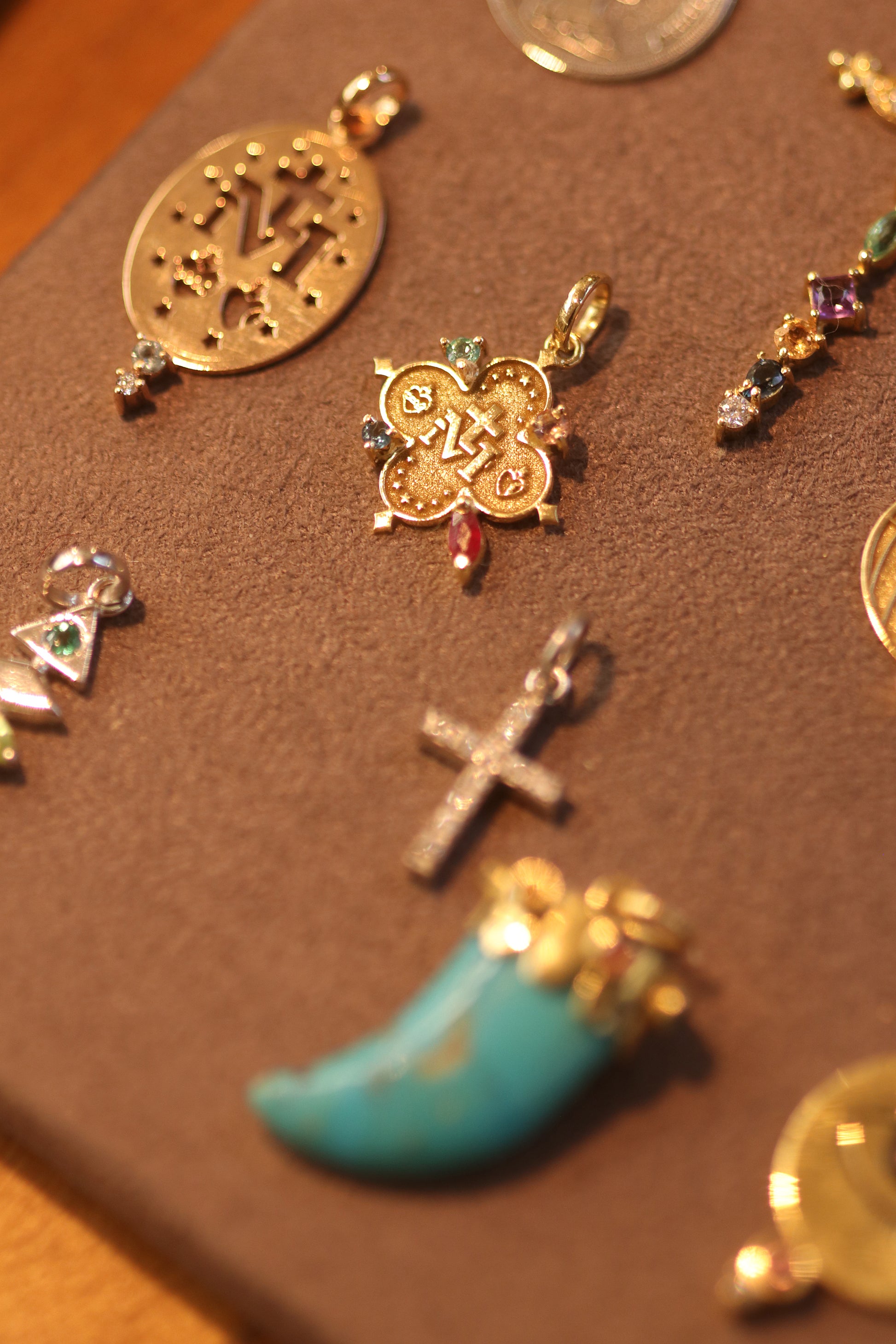 PINGENTE SAGRADO CORAÇÃO TREVO