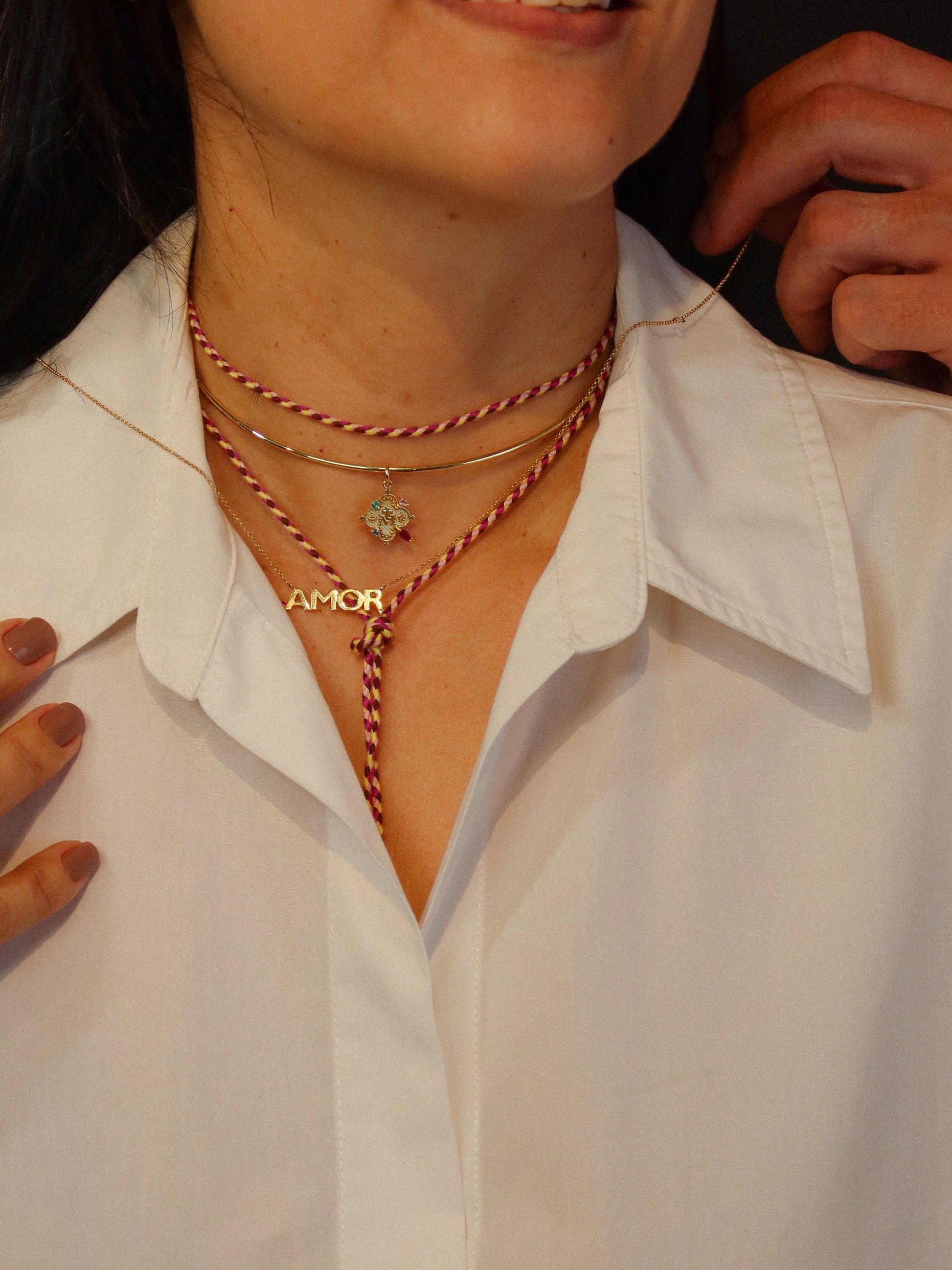 COLAR FIO CORDA COM PONTEIRAS