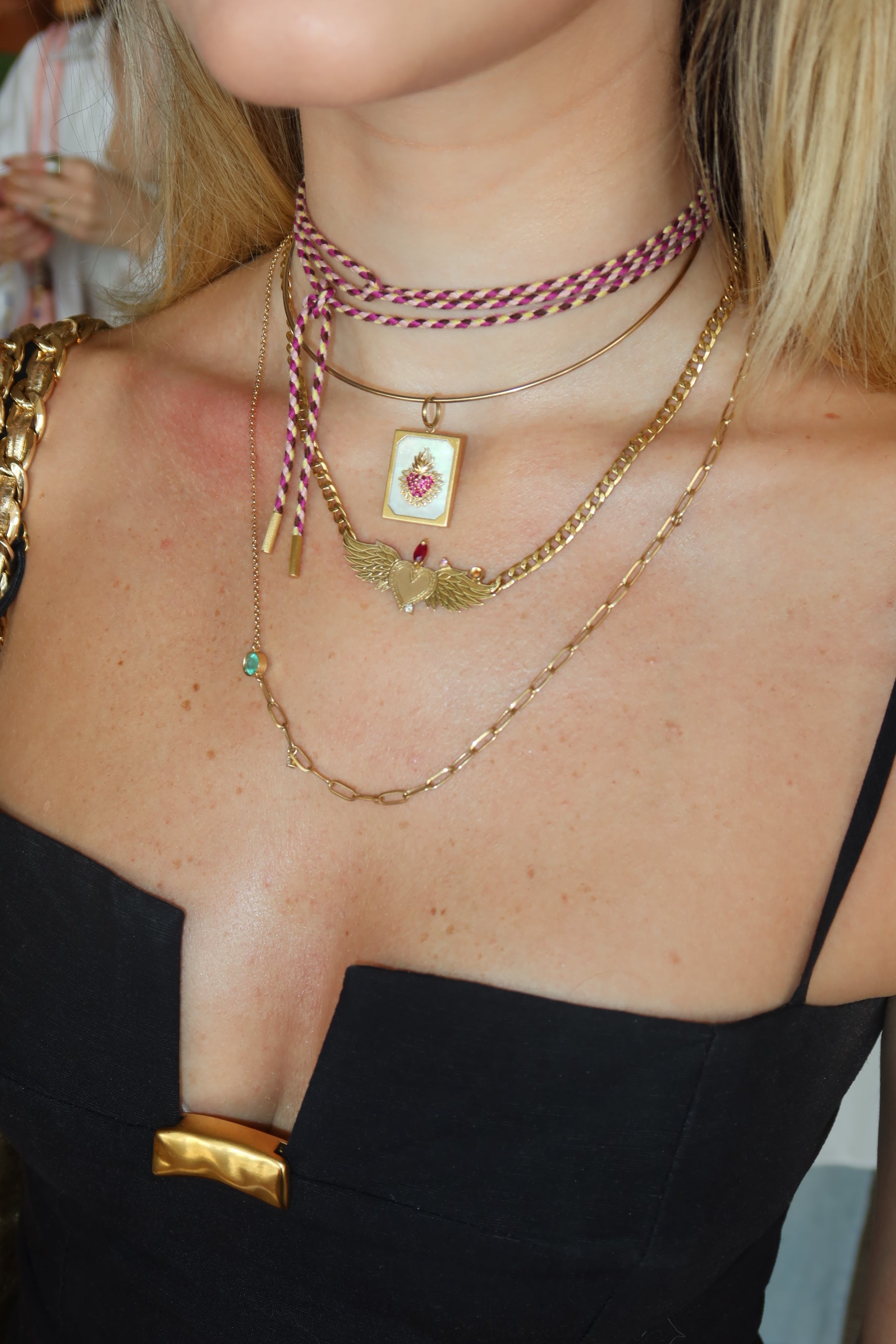 COLAR FIO CORDA COM PONTEIRAS