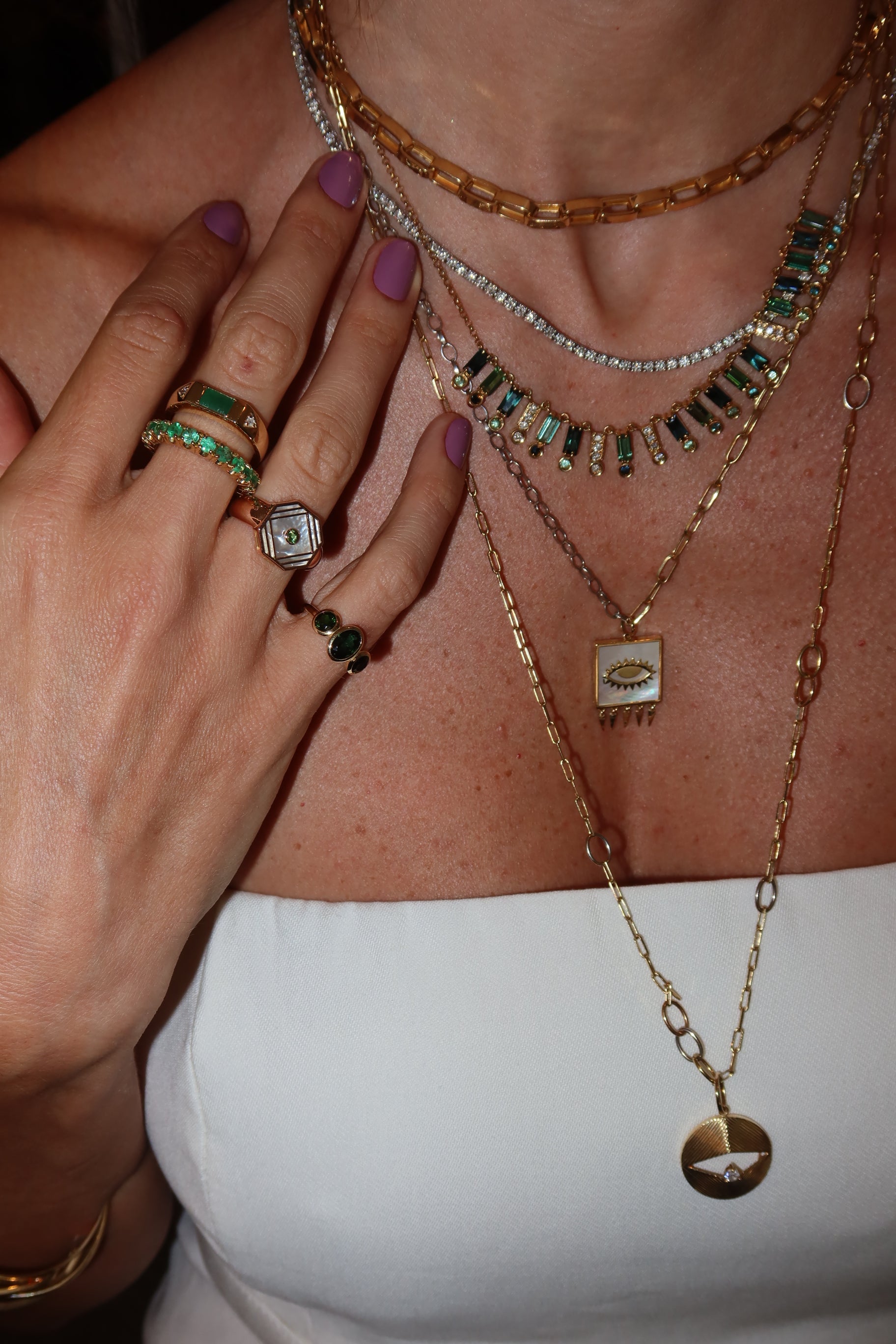 ANEL DEDINHO COM TURMALINAS VERDES