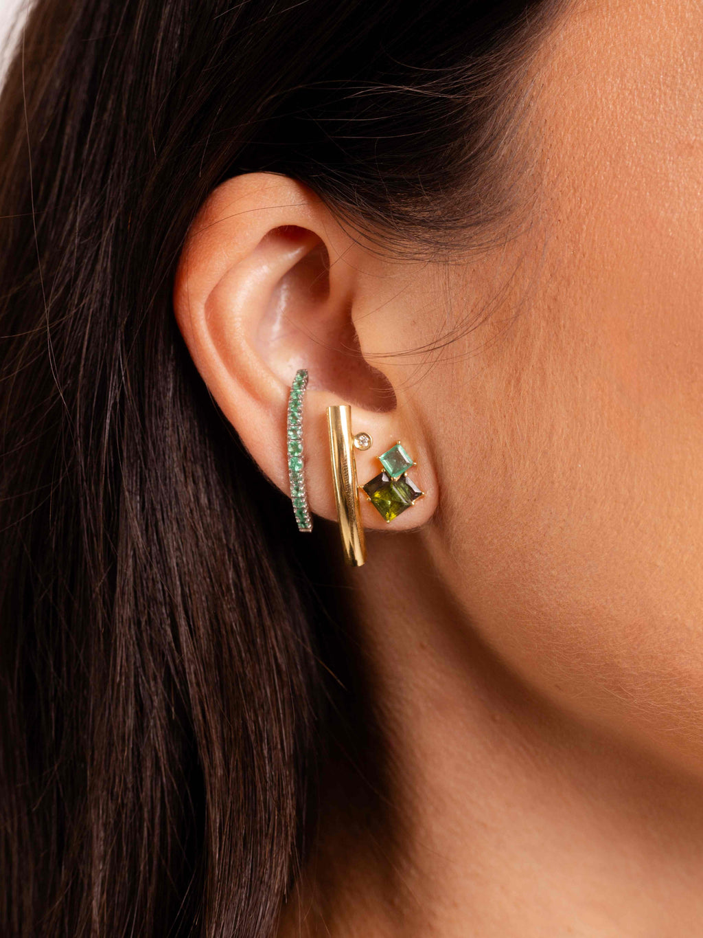 BRINCO COM TURMALINA VERDE E ESMERALDA