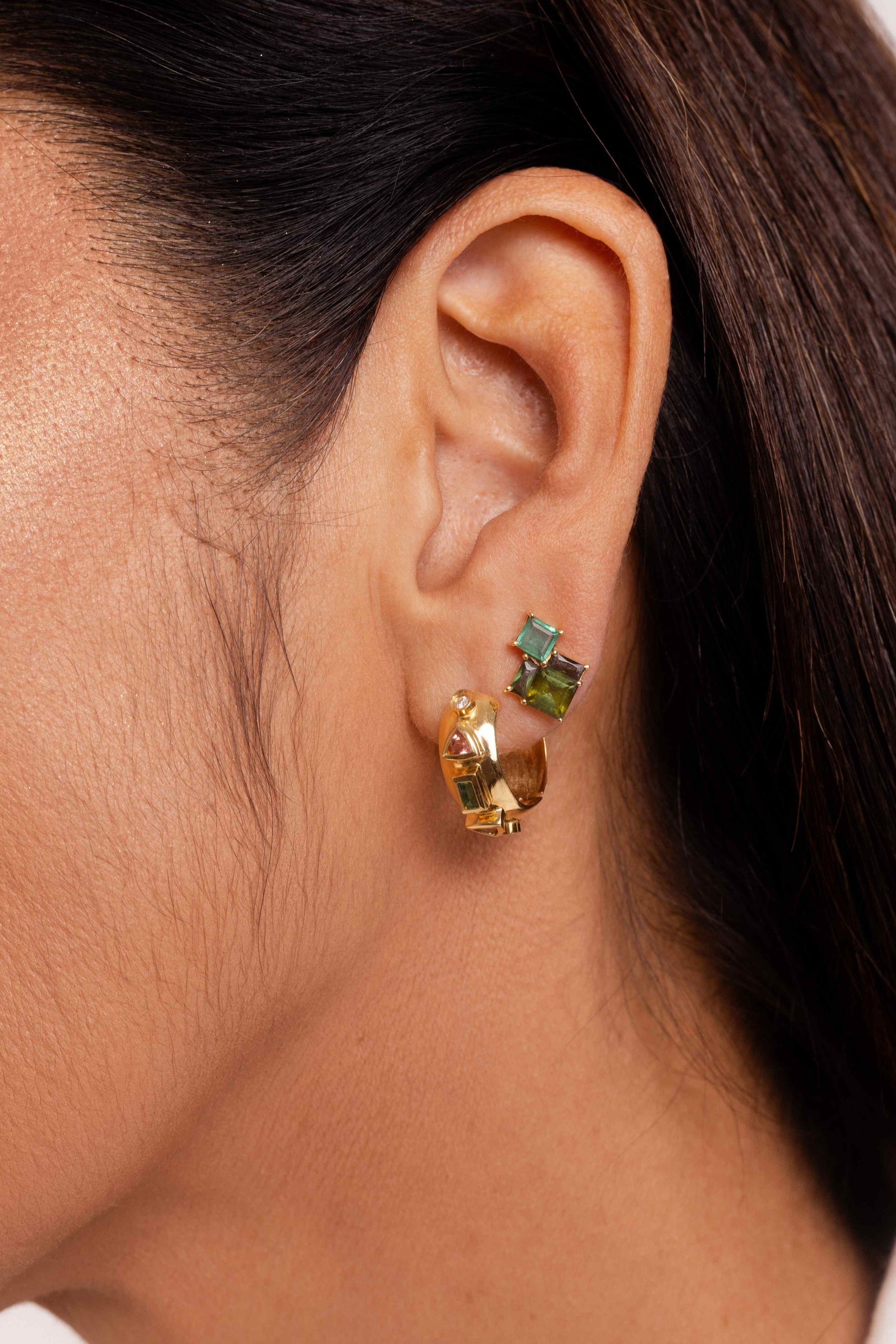 BRINCO COM TURMALINA VERDE E ESMERALDA