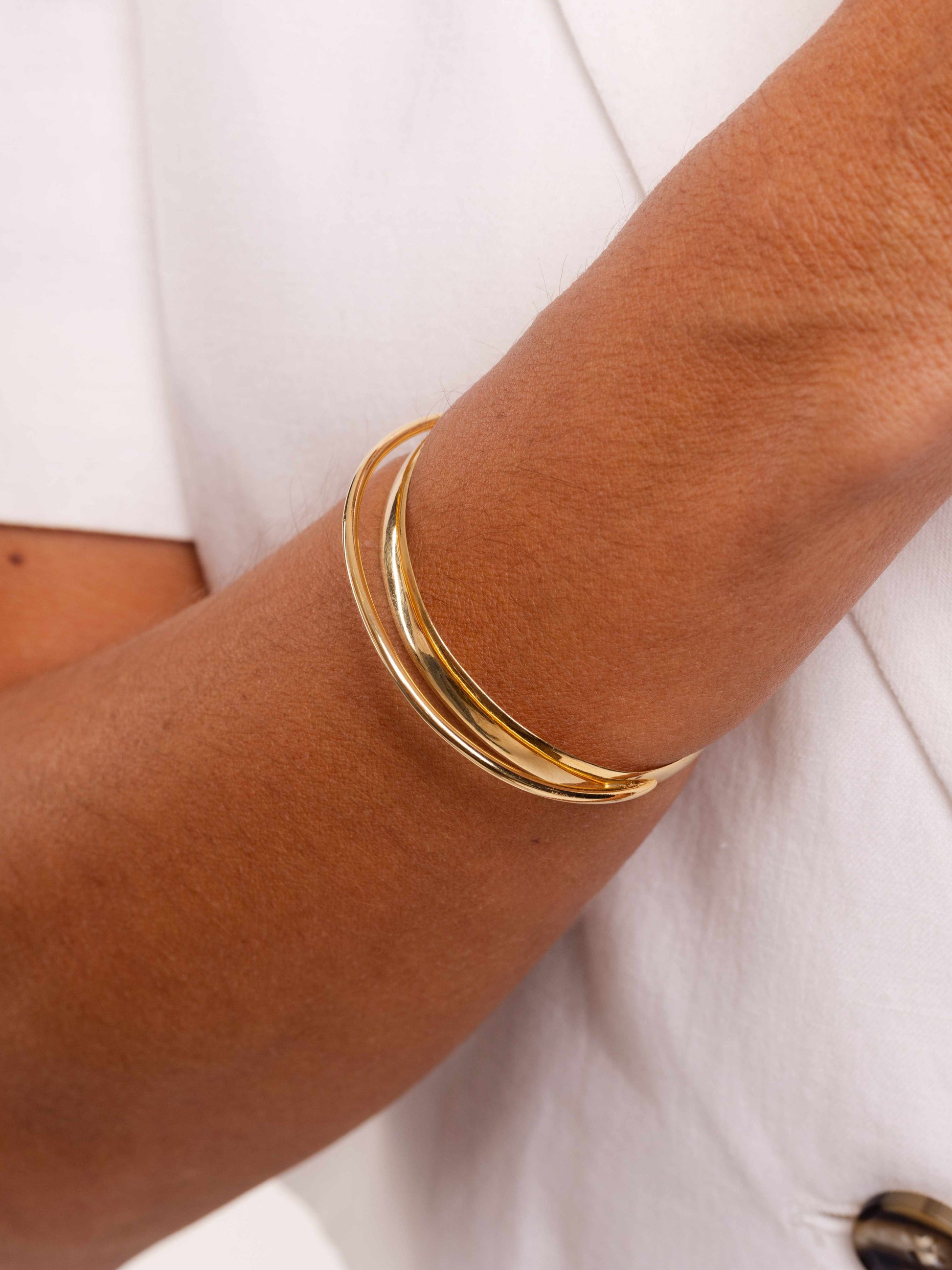 BRACELETE ARCO COM DIAMANTE