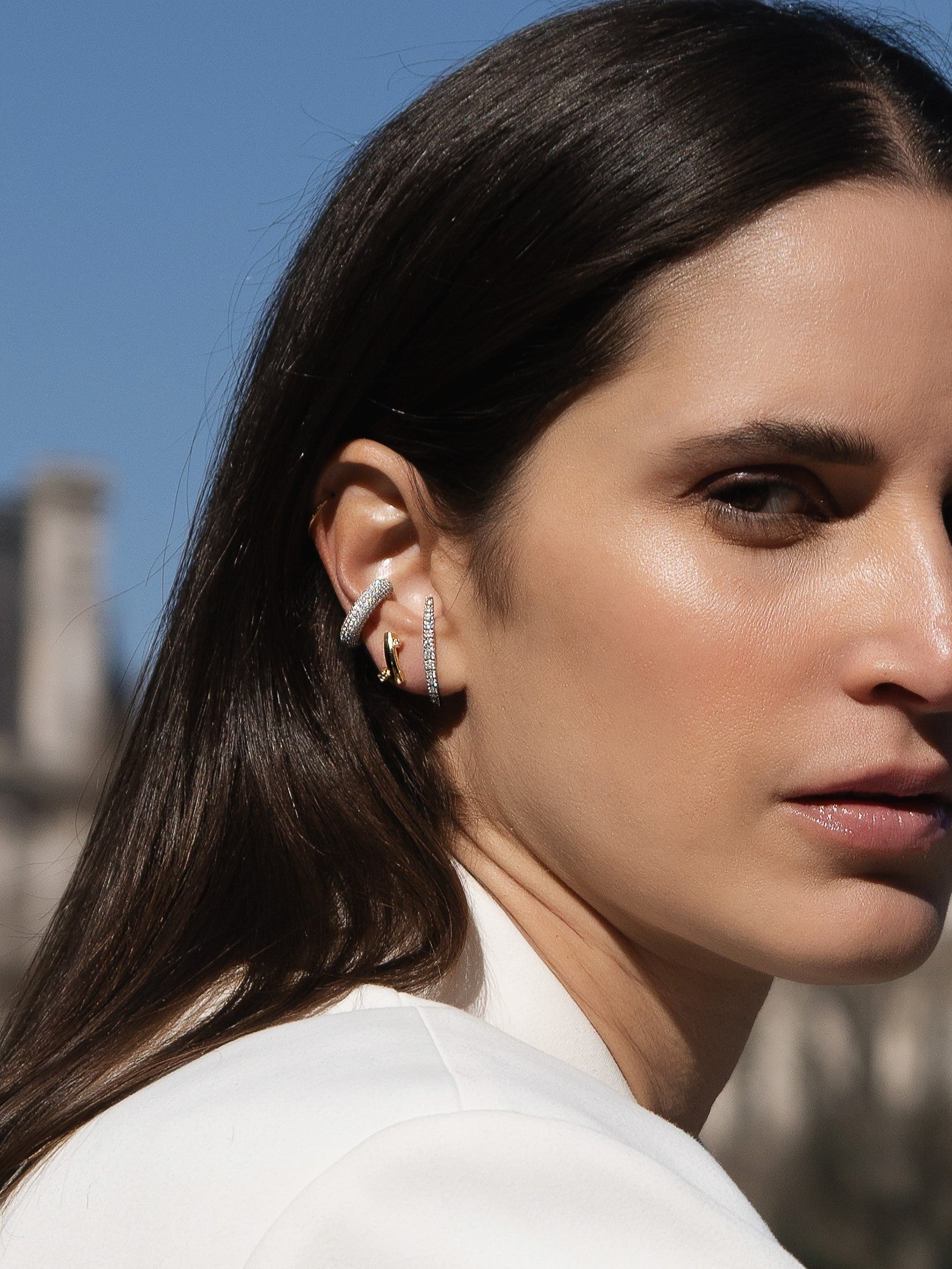 PIERCING BOJUDO CRAVEJADO COM DIAMANTES