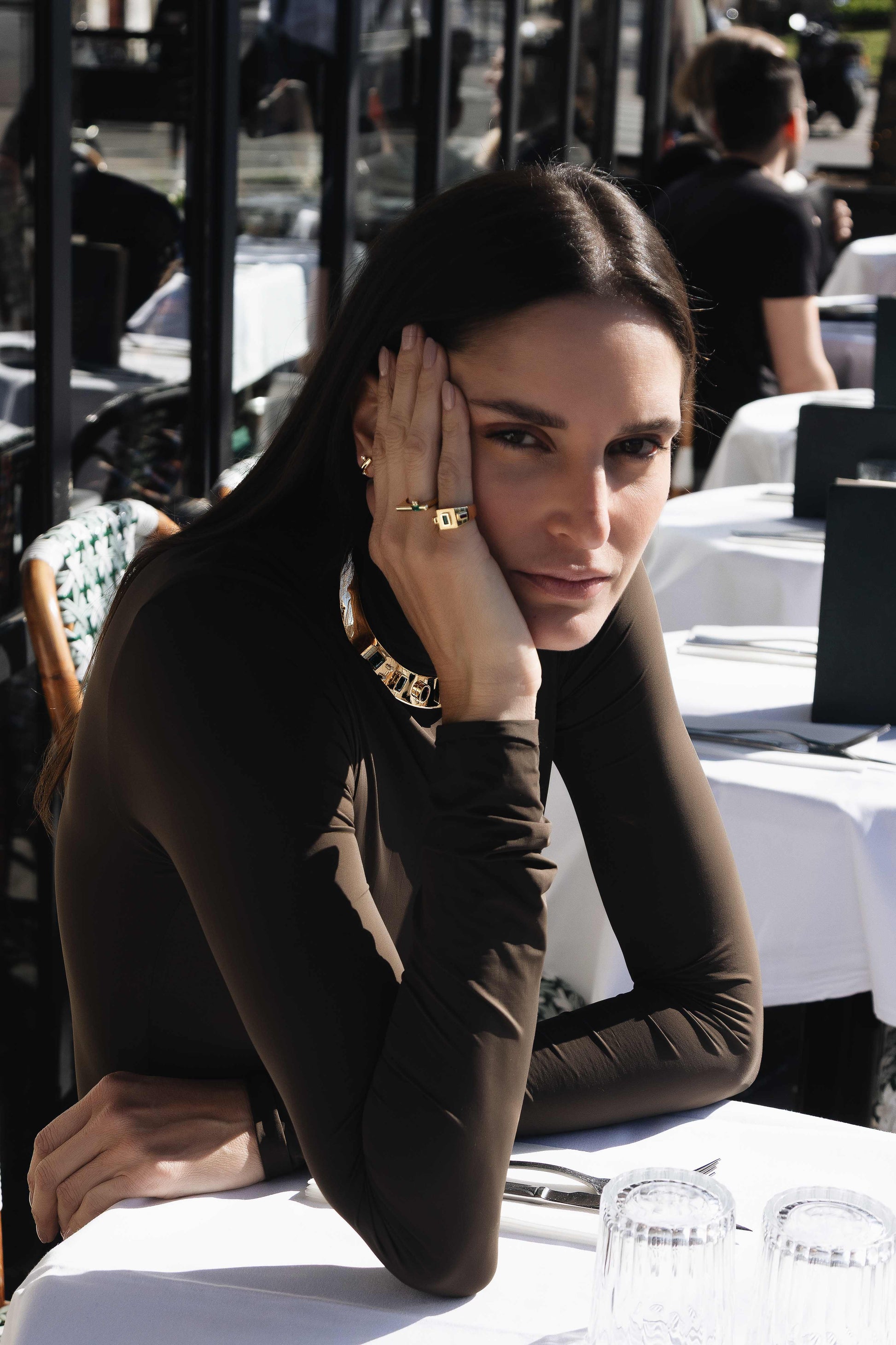 ANEL COM ESMERALDA E DIAMANTE