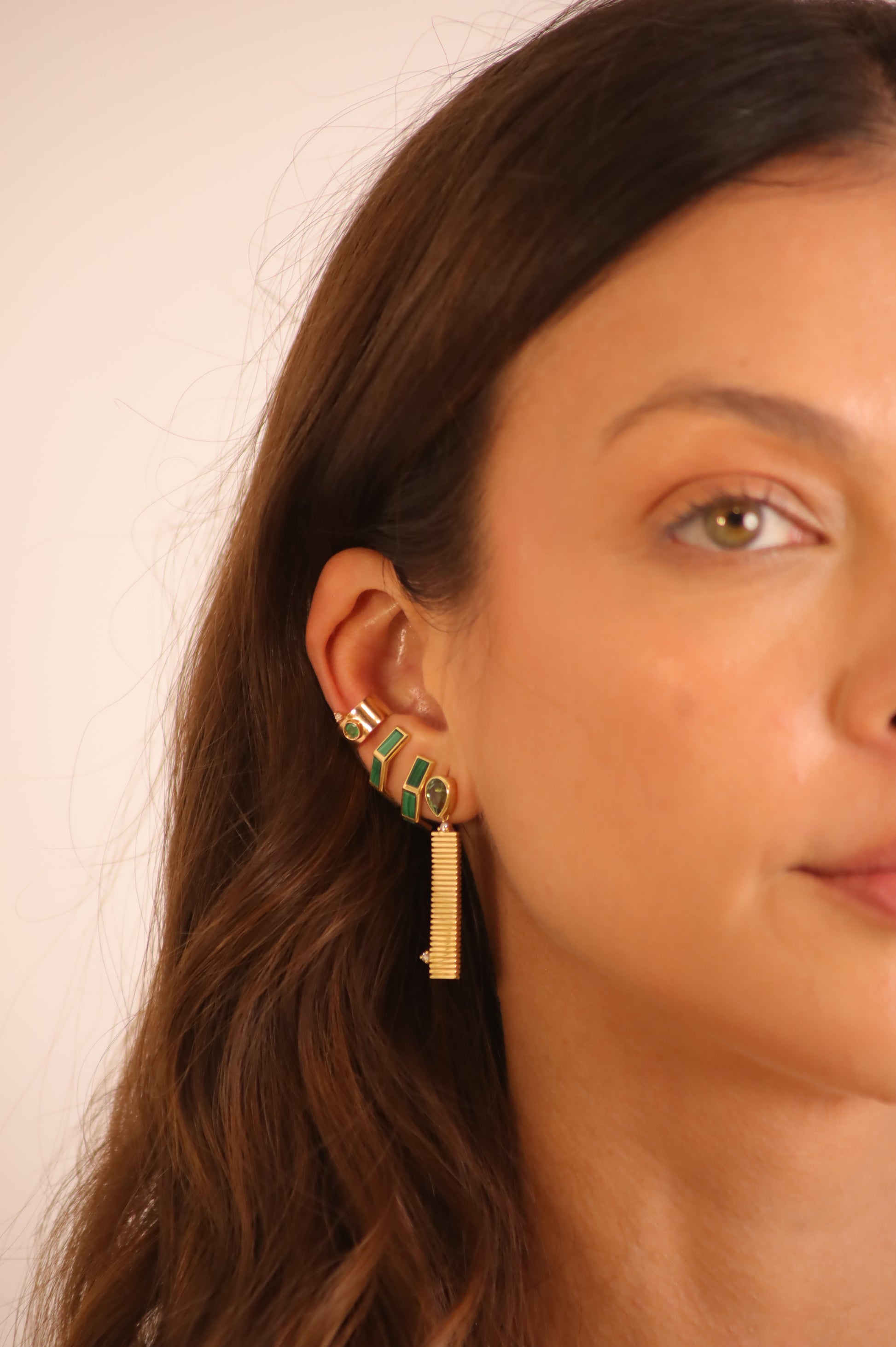 PIERCING COM DIAMANTE E GEMA