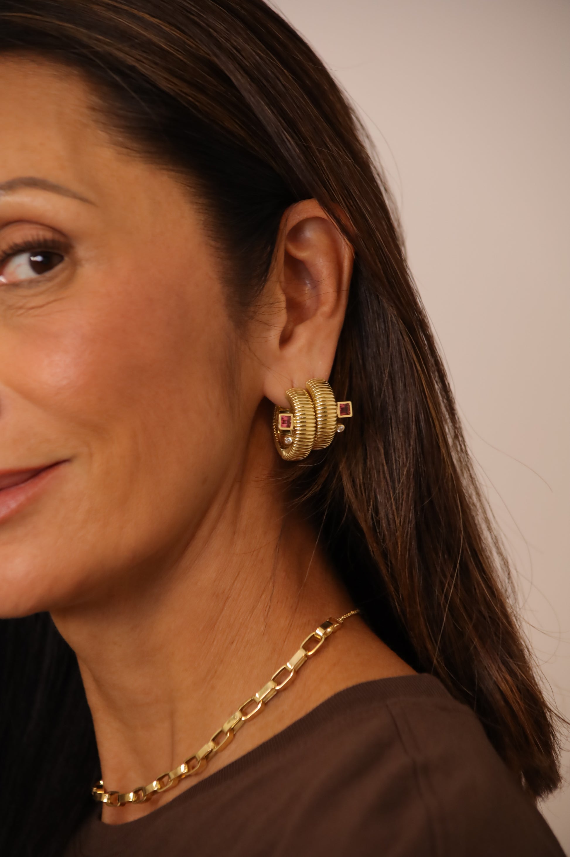 BRINCO ARGOLA BOLD COM TURMALINA E DIAMANTE