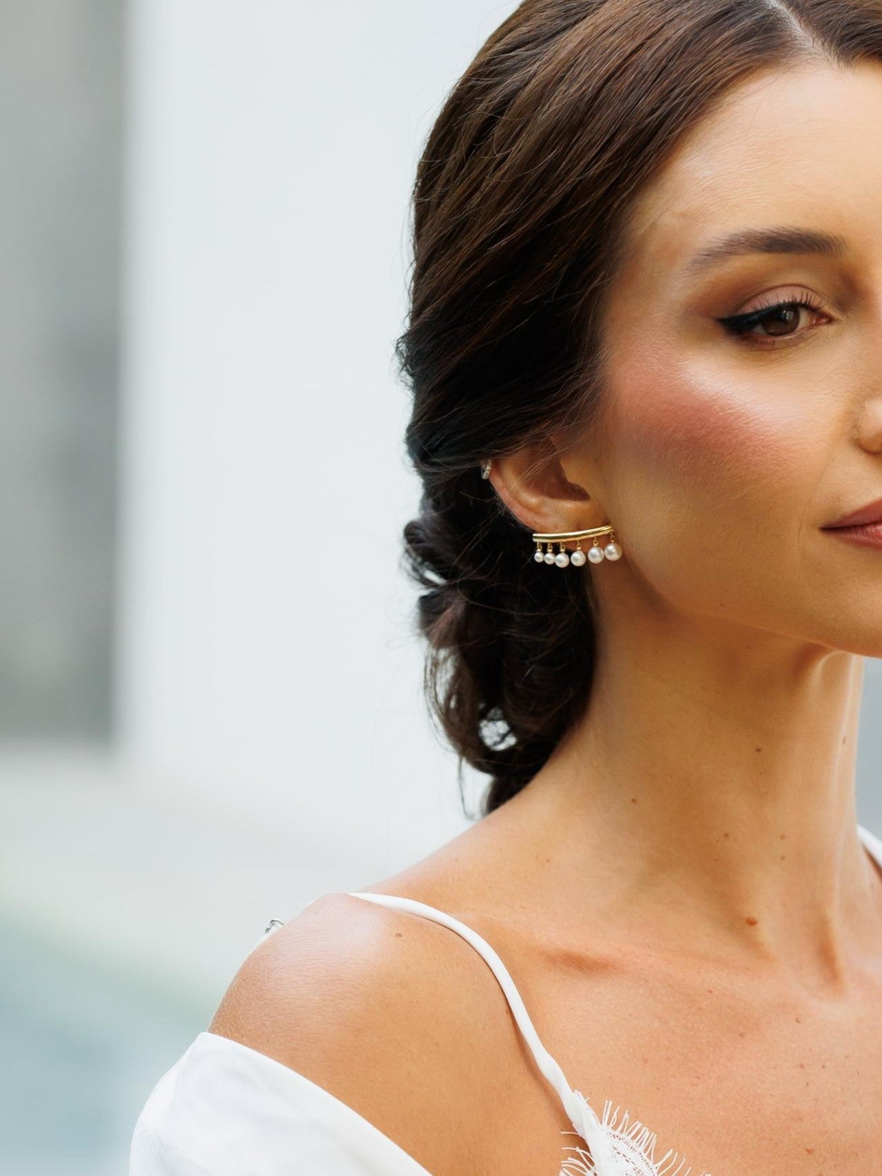 BRINCO EARCUFF COM DEGRADÊ DE PÉROLAS