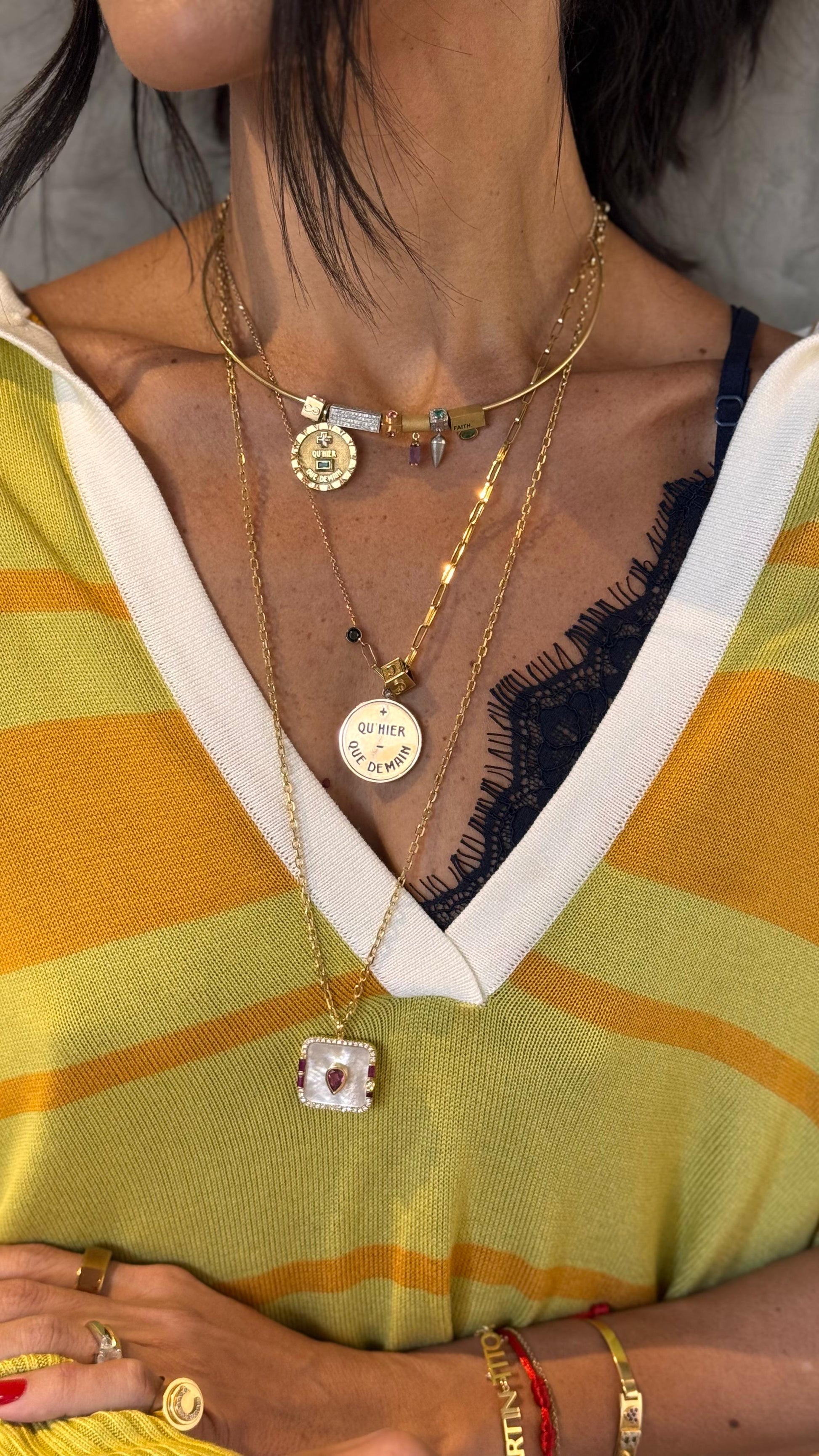 PINGENTE SEPARADOR COM DIAMANTES