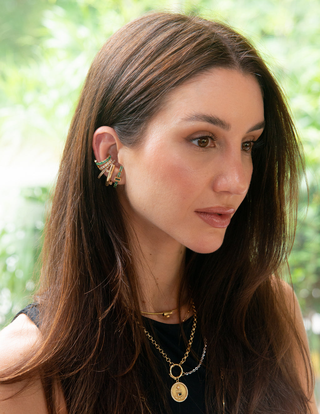 BRINCO CÔNCAVO BAGUETES COM ESMERALDAS