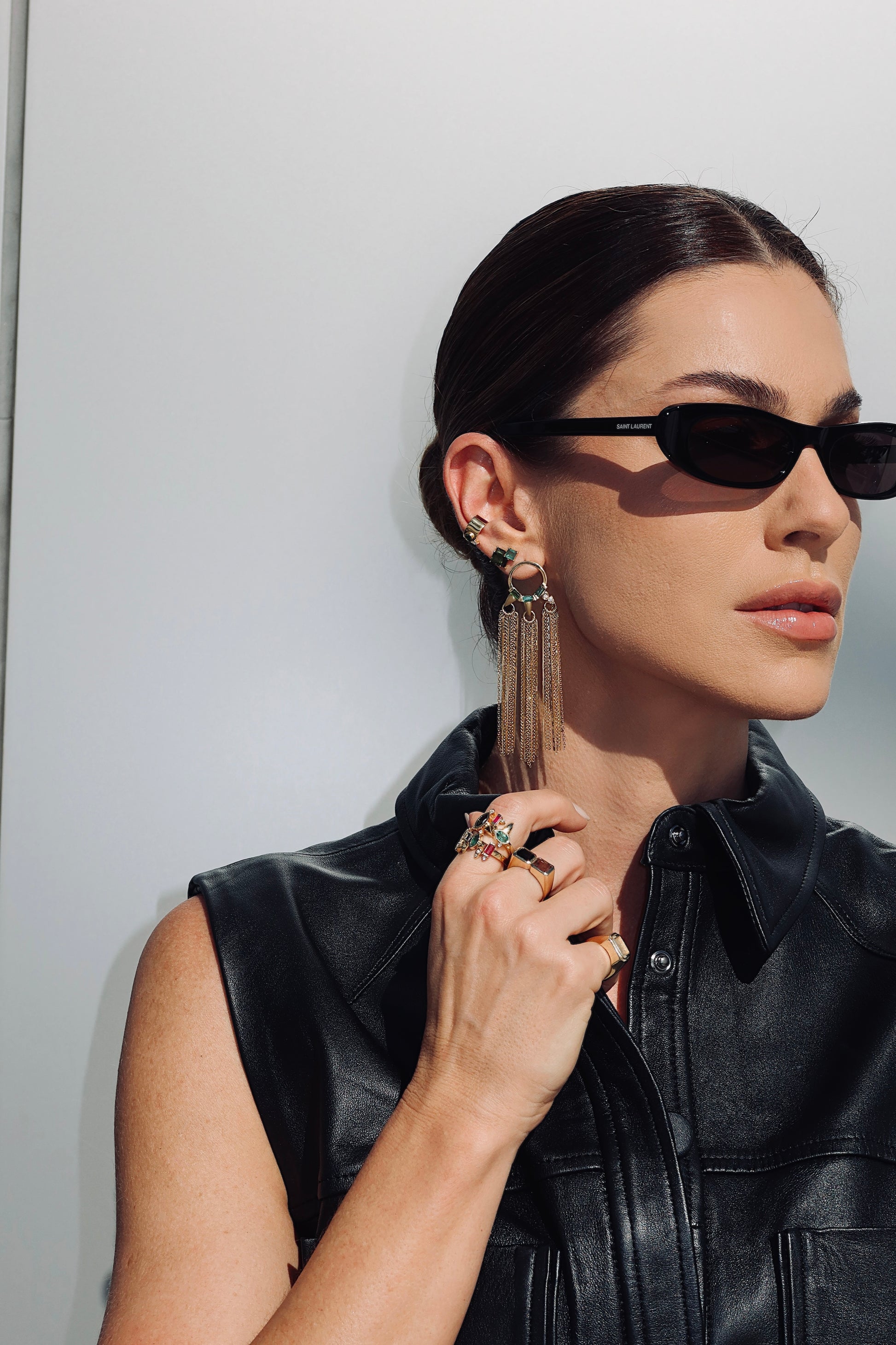 BRINCO ARGOLA COM TURMALINA, ESMERALDA E DIAMANTE