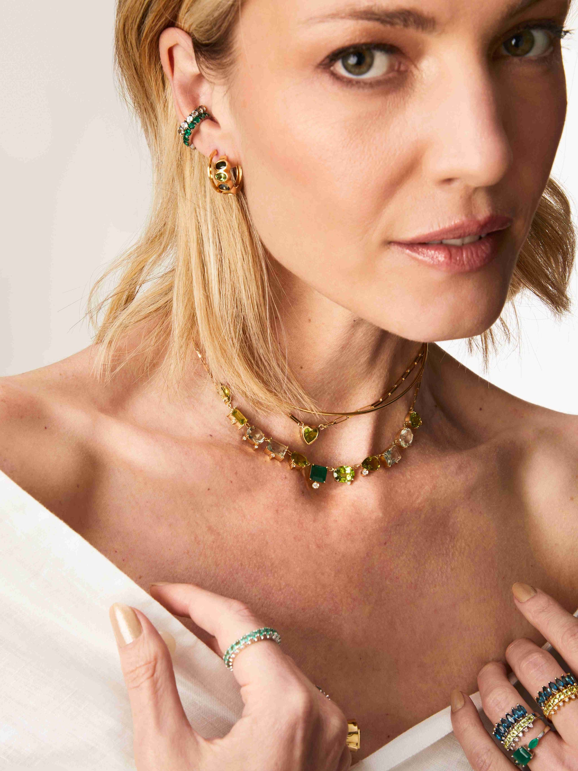 COLAR COM ESMERALDA, PERIDOTO, PRASIOLITA E DIAMANTES