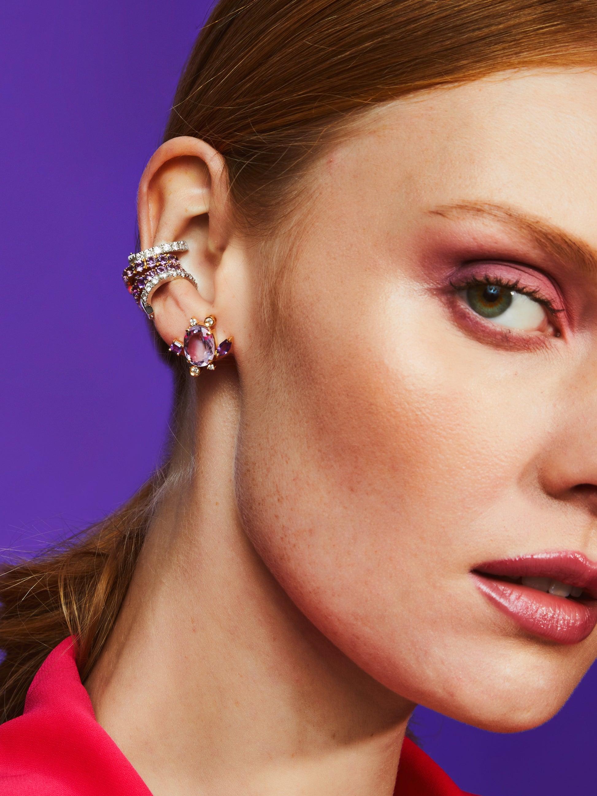 BRINCO ASSIMÉTRICO COM AMETISTA