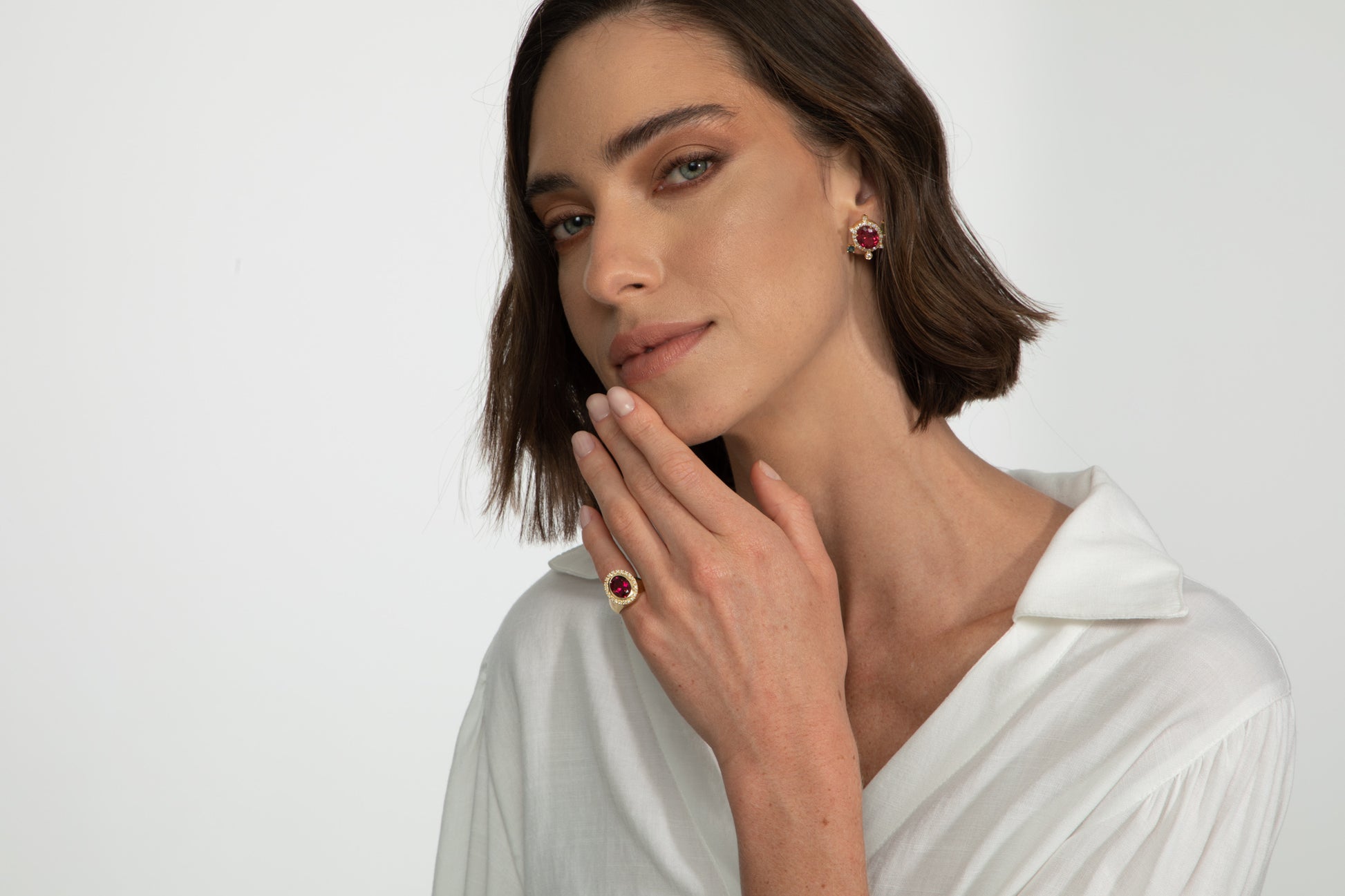 ANEL DEDINHO COM RUBELITA E DIAMANTES