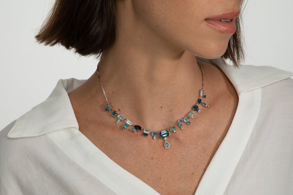 MAXI COLAR COM TOPÁZIO, ÁGUA MARINHA,  APATITA E DIAMANTE