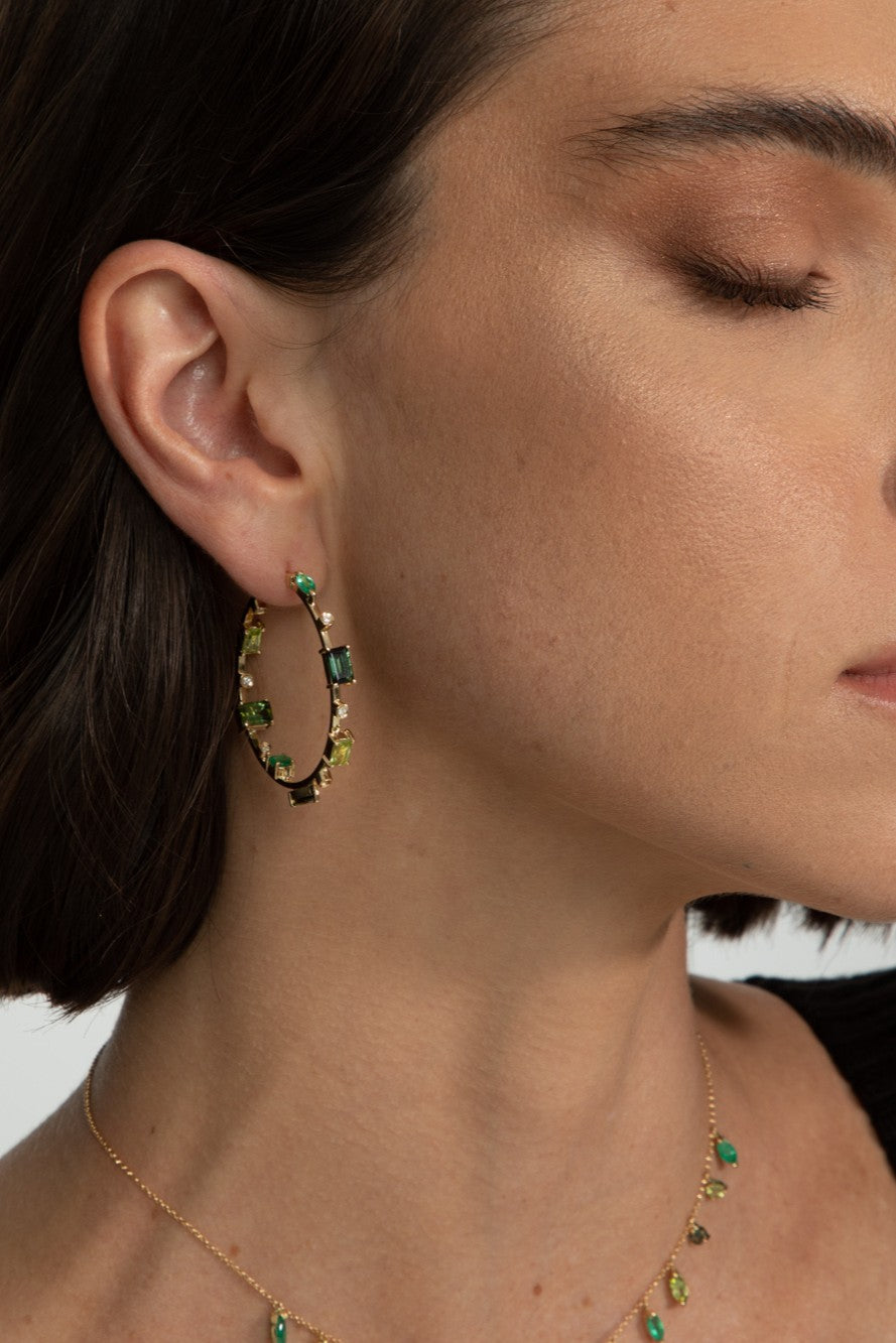 BRINCO ARGOLA COM ESMERALDA, TURMALINA, PERIDOTO E DIAMANTE