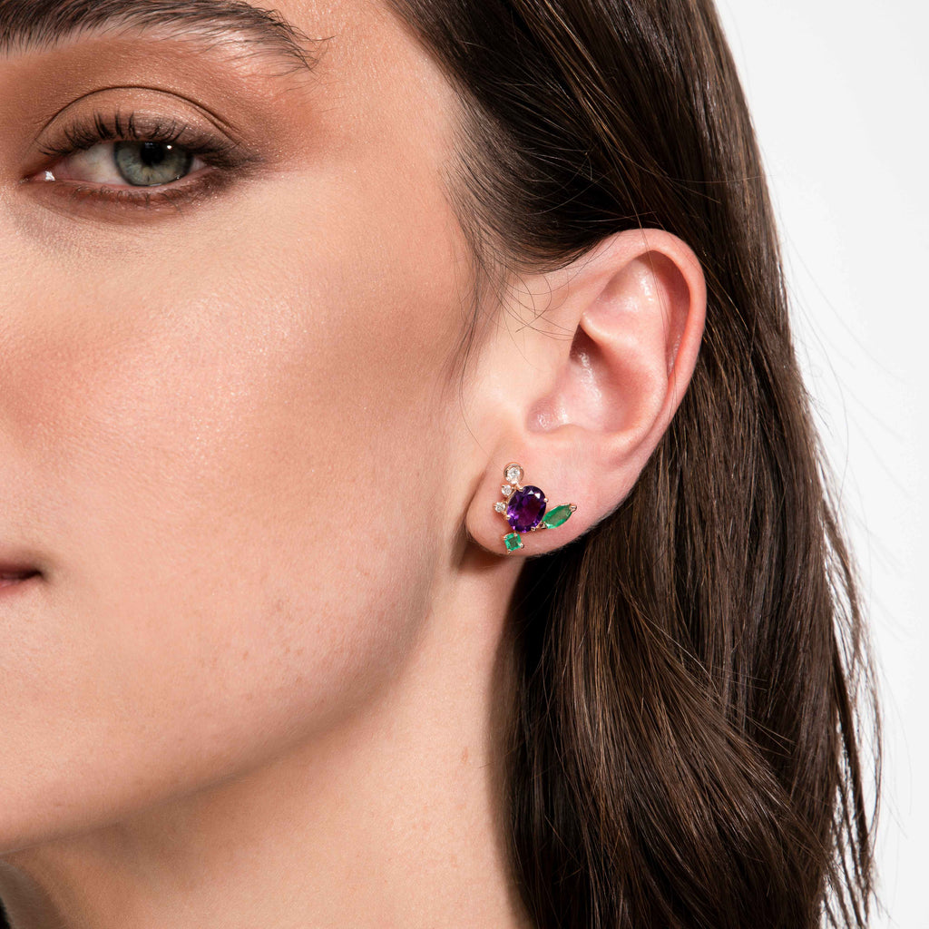BRINCO ASSIMÉTRICO COM AMETISTA, ESMERALDA E DIAMANTE