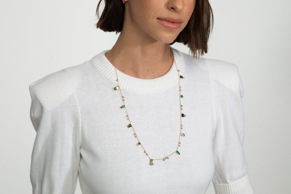 COLAR COMRPIDO COM PRASIOLITA, ESMERALDA, TURMALINA VERDE E DIAMANTE