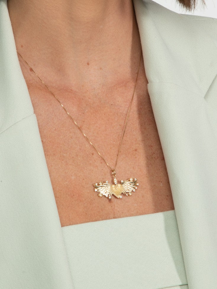 PINGENTE CORAÇÃO ASAS COM DIAMANTE