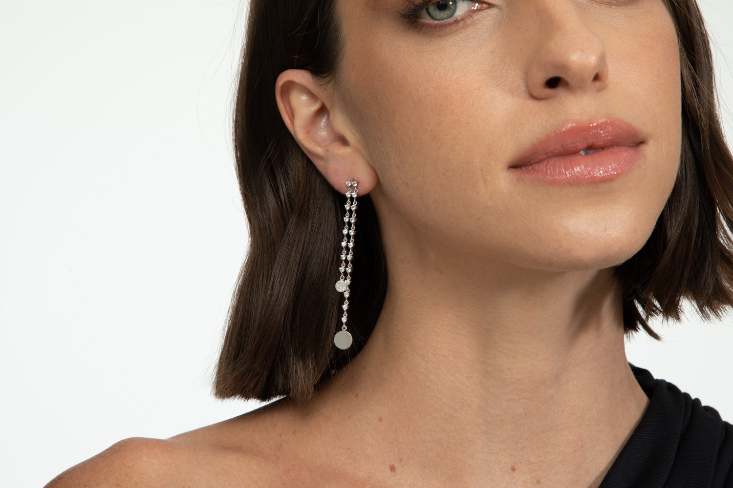 BRINCO CORRENTES COM SAFIRA INCOLOR E DIAMANTE