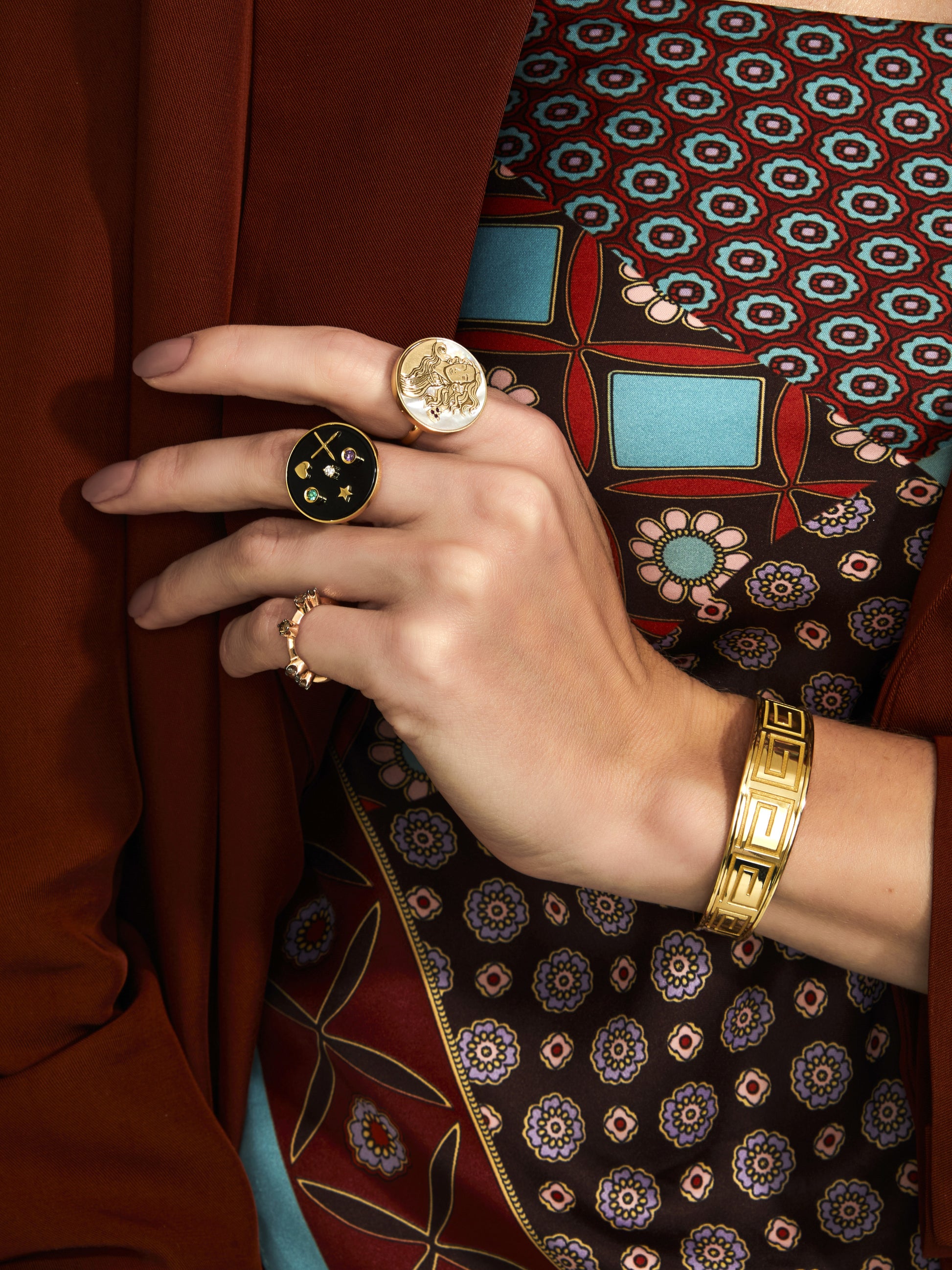 ANEL AFRODITE COM RUBIS