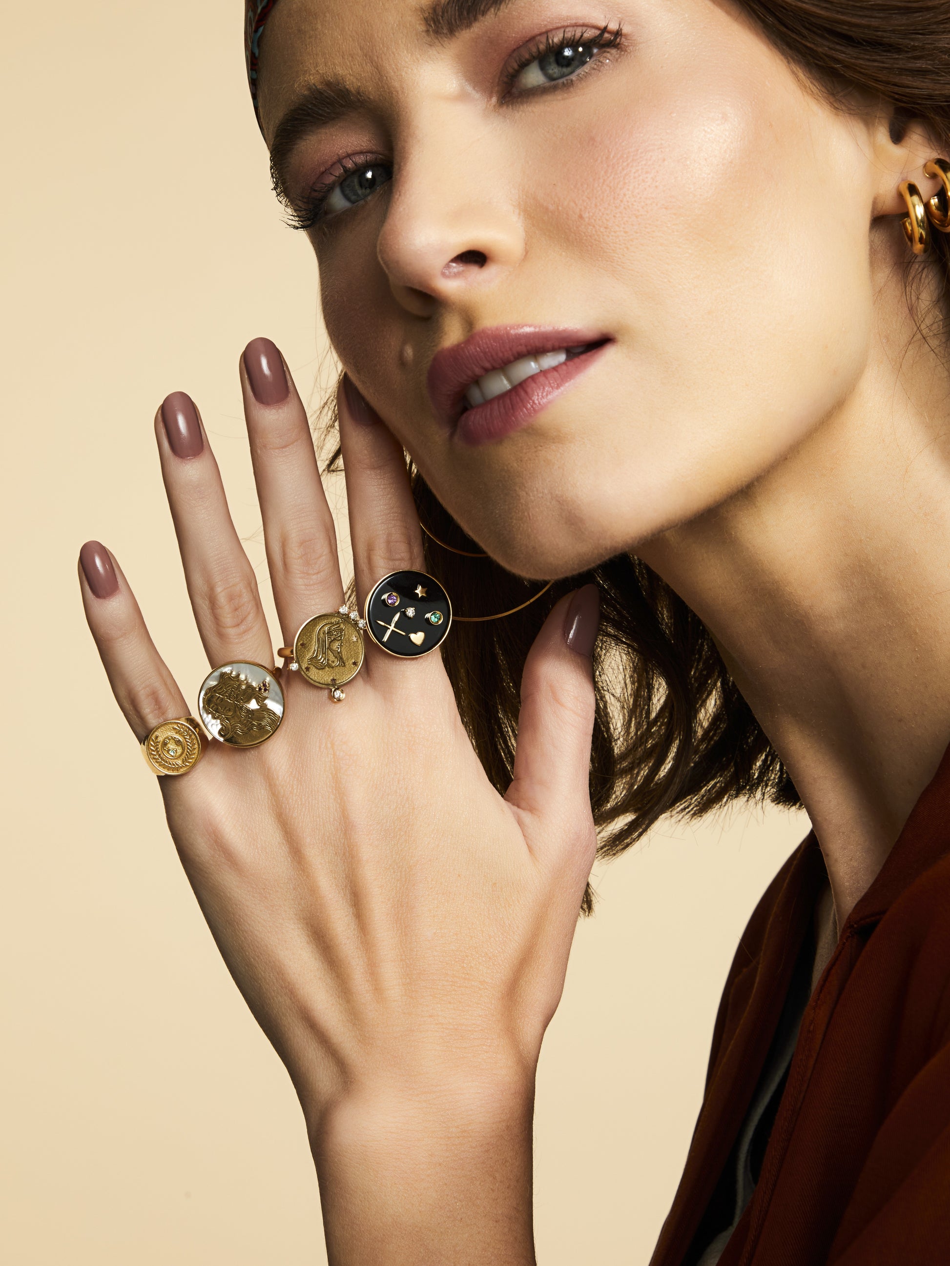 ANEL AFRODITE COM RUBIS