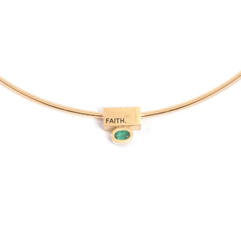 PINGENTE SEPARADOR "FAITH" COM ESMERALDA