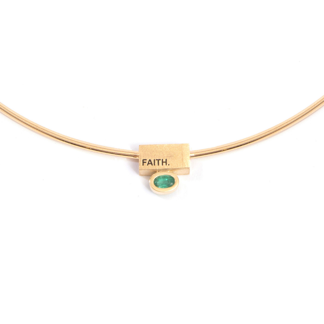 PINGENTE SEPARADOR "FAITH" COM ESMERALDA