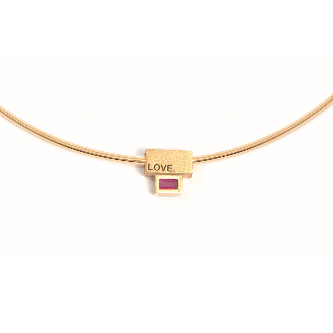 PINGENTE SEPARADOR "LOVE" COM RUBI