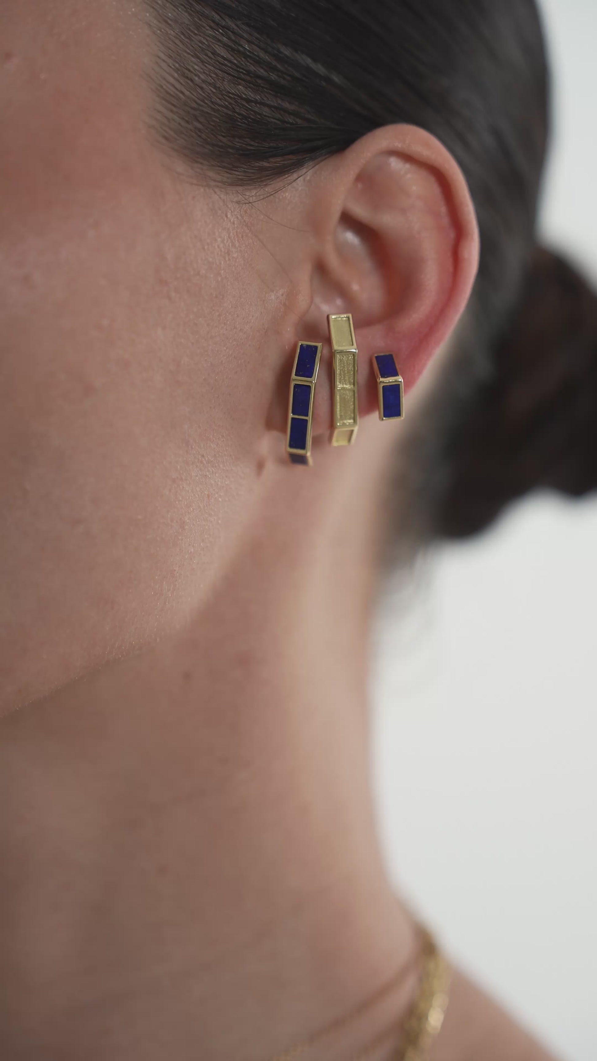 COLAR COM SEPARADORES DE LÁPIS LAZÚLI