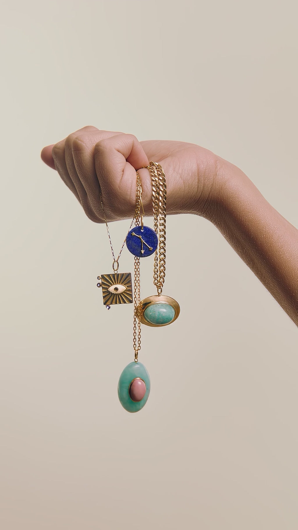 PINGENTE SIGNOS COM LÁPIS LAZÚLI E DIAMANTE